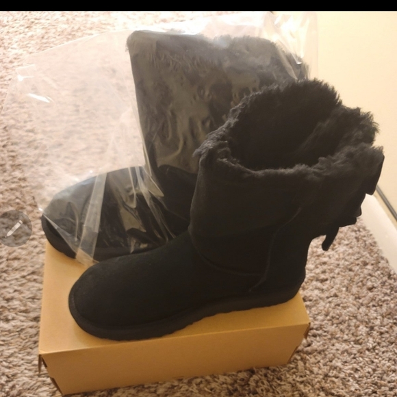 Women Ugg boots size 9 - Picture 3 of 4